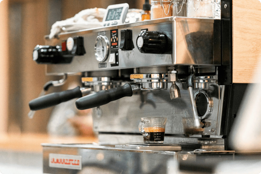 Mantenimiento y cuidado de equipos en Sensorial Coffee Roasters