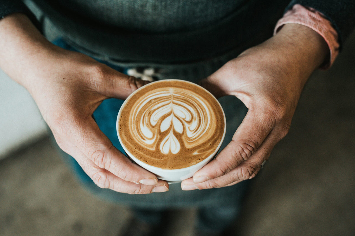 ¿A qué hora del día es mejor tomar café según sus efectos en el cuerpo?