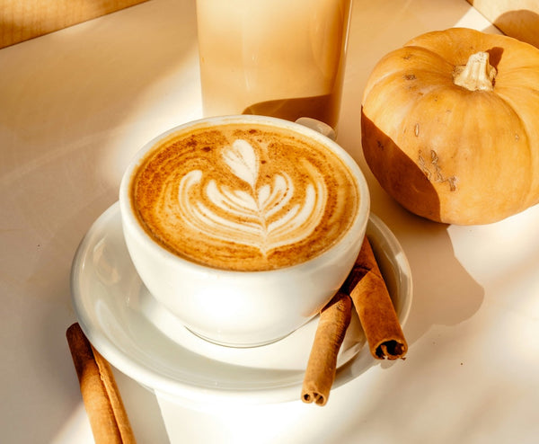 Pumpkin spice latte casero con café de especialidad